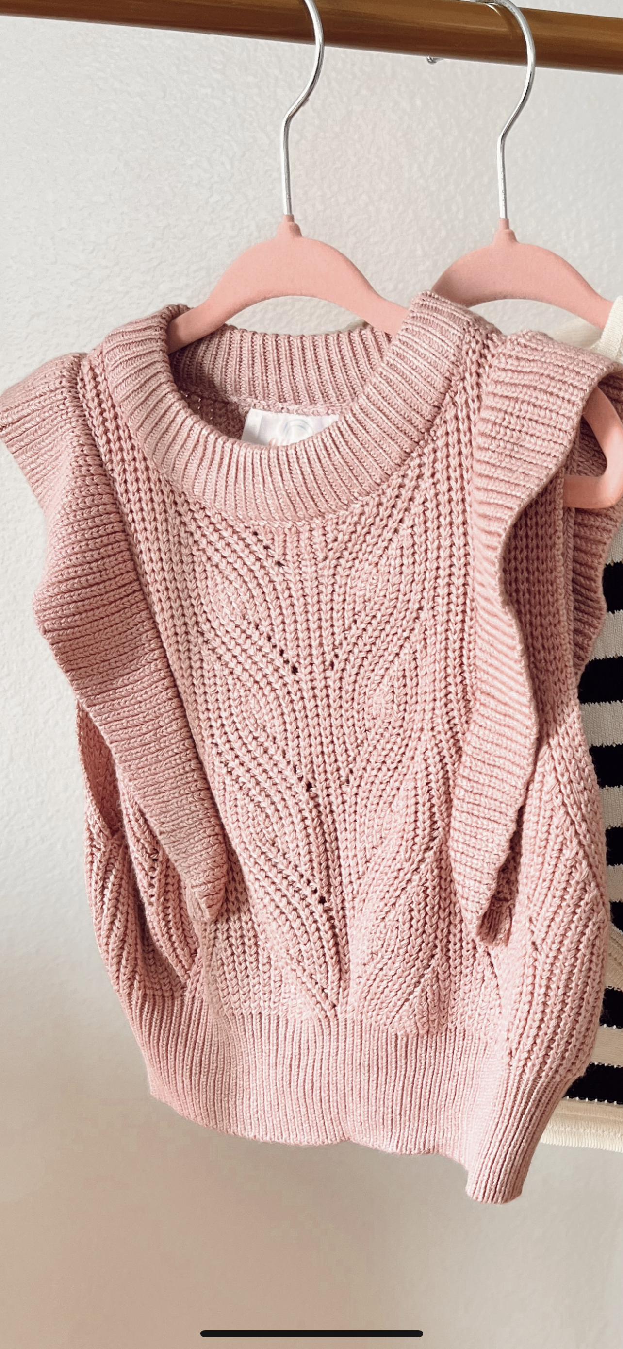 Pink sweater vest - Ally Pop